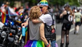 Με αφορμή την World Pride μεγάλη πορεία στην Ουάσινγκτον, με τη ΛΟΑΤΚΙ+ κοινότητα να αψηφά τον Τραμπ