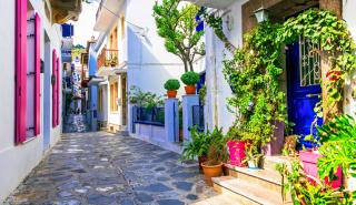 Άνδρος και Σκόπελος στους 13 καλοκαιρινούς προορισμούς του «Just one for the road»