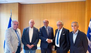 Χατζηδάκης: Η Ελλάδα στέκεται απέναντι σε κάθε μορφή ρατσισμού και αντισημιτισμού