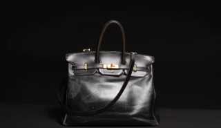 Η πρώτη Birkin του οίκου Hermès πουλήθηκε σε δημοπρασία έναντι 8,58 εκατ. ευρώ
