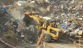 Συλλήψεις για ανεξέλεγκτες απορρίψεις αποβλήτων σε ανενεργό λατομείο στη Χαλκιδική