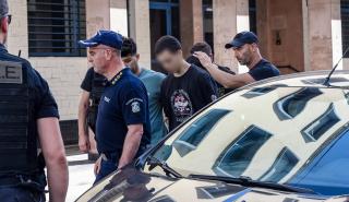 Πάτρα: Προθεσμία για να απολογηθούν πήραν οι συλληφθέντες - Αποδοκιμάστηκαν από τον κόσμο