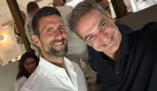 Συνάντηση Μητσοτάκη - Νόβακ στην Τήνο