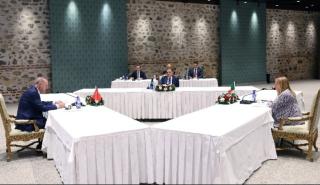 Συνάντηση Μελόνι - Ερντογάν - Ντμπεϊμπά: «Χρειάζονται σχέδια δράσης κατά των δικτύων διακινητών ανθρώπων»