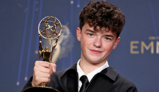 Emmys 2025: Ο 15χρονος Όουεν Κούπερ του «Adolescence» έγινε ο νεότερος νικητής βραβείου