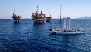 To πλοίο Energy Observer στον Πρίνο για την αποθήκευση διοξειδίου του άνθρακα