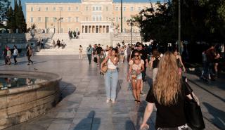 Εγκλωβισμένοι στην οικογενειακή εστία μέχρι τα 30 οι Έλληνες - Γιατί δεν γίνονται γονείς