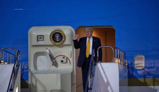 Στην Ιαπωνία ο Τραμπ: Αισιόδοξος για εμπορική συμφωνία με τη Κίνα