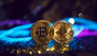 «Βαθαίνει» τo sell off στα crypto: Αισθητές απώλειες για Bitcoin και Ether