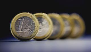 Eurobank: «Βαρίδια» για την οικονομία η παραγωγικότητα της εργασίας και το δημογραφικό