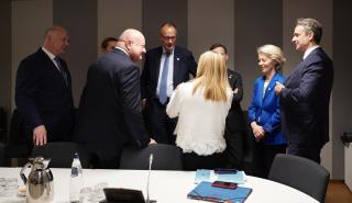 Η επιστροφή του Τάσου - Με φιόγκο στον Αλέξη η Κουμουνδούρου - Σκιώδη κυβέρνηση ζητάει η Άννα