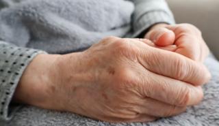 Εκτός κοινωνικής πολιτικής η φροντίδα ηλικιωμένων – Προτελευταία στην ΕΕ η Ελλάδα