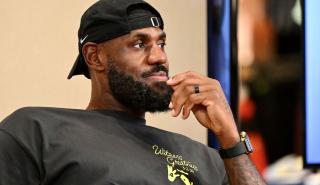 Γιατί δεν ρισκάρει στις επενδύσεις του ο ΛεΜπρόν Τζέιμς