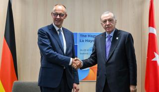 Γερμανικά ΜΜΕ: «Το Βερολίνο φλερτάρει με Ερντογάν» ενόψει της επίσκεψης Μερτς στην Άγκυρα