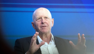 Σόλομον (CEO Goldman Sachs): H «τρέλα» για AI μοιάζει στη Φούσκα των Dot-com