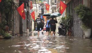 Βιετνάμ: Βιβλικές καταστροφές λόγω καταρρακτωδών βροχοπτώσεων – Τουλάχιστον 55 νεκροί