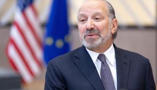 Λούτνικ: Οι ΗΠΑ παραμένουν προσηλωμένες στην εφαρμογή της εμπορικής συμφωνίας με την ΕΕ