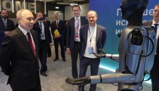 Ρομπότ με τη χρήση ΑΙ χόρεψε για χάρη του Πούτιν