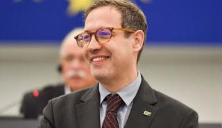 «Να είμαστε έτοιμοι για βέτο»: Το μήνυμα Ντεβέσα για τον νέο ευρωπαϊκό προϋπολογισμό