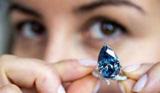 Ελβετία: Πάνω από 25 εκατ. δολ. για ένα μπλε διαμάντι σε δημοπρασία του Christie's