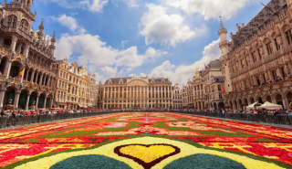 Ποιες είναι 12 από τις ωραιότερες και πιο ιστορικές πλατείες του κόσμου