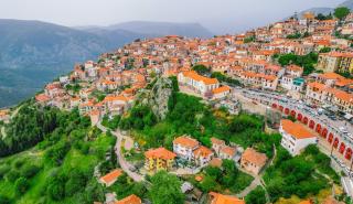 Χριστούγεννα: Εκτοξεύονται οι προ-κρατήσεις στους χειμερινούς προορισμούς - Πού φτάνουν οι τιμές