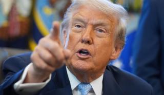 Οι πρώτες 300 ημέρες Τραμπ: Προεδρικές υπερεξουσίες και η νέα διεθνής αταξία