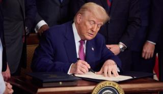 Τέλος το shutdown στις ΗΠΑ, ο Τραμπ υπέγραψε το νομοσχέδιο