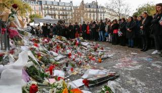 Μπατακλάν: Δέκα χρόνια μετά την τρομοκρατική επίθεση - Η Γαλλία αποτίει φόρο τιμής στα θύματα