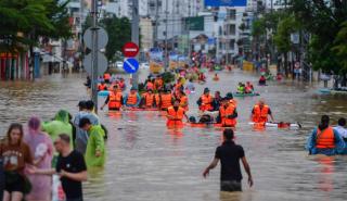 Πλημμύρες στο Βιετνάμ: Τουλάχιστον 90 νεκροί