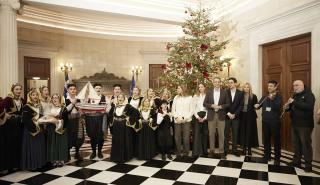 Χριστουγεννιάτικα κάλαντα στον Κυριάκο Μητσοτάκη