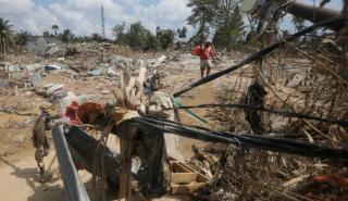 Πλημμύρες στην Ινδονησία: 950 νεκροί - Πάνω από 270 αγνοούμενοι, 5.000 τραυματίες