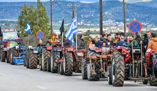 Πληθαίνουν τα μπλόκα των αγροτών: Διαμαρτυρίες στο γραφείο Τσιάρα - Επεισόδια στο Ηράκλειο