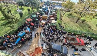 Αγρότες: Κατάληψη του κτηρίου της Αντιπεριφέρειας στην Καβάλα - Συνάντηση Χατζηδάκη με κτηνοτρόφους της Κρήτης