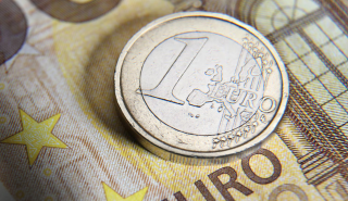 Εκτέλεση προϋπολογισμού: Πάνω και από τους νέους στόχους τα έσοδα - Υστέρηση 610 εκατ. ευρώ στις επενδυτικές δαπάνες