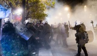 Επέτειος δολοφονίας Γρηγορόπουλου: Ένταση και επεισόδια στην πορεία – Πλήθος κόσμου στο κέντρο της Αθήνας