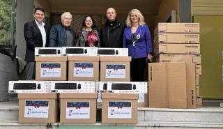 Club Hotel Casino Loutraki: Δωρεά 100 ηλεκτρονικών υπολογιστών σε σχολεία του Δήμου Λουτρακίου