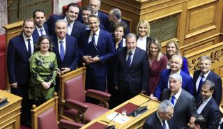 Η χαρά των Κυριάκων στην Βουλή - Στοχευμένα βέλη Αλέξη από την Πάτρα - Ψυχραιμία λέει η Έλενα για Καρυστιανού