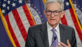 Πάουελ: Στο «περίμενε» για επιτόκια - Βελτιωμένο το αναπτυξιακό outlook