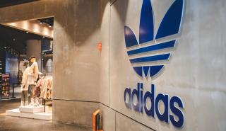 Ρεκόρ πωλήσεων για Adidas το 2025 - Buyback 1 δισ. ευρώ