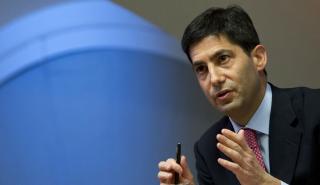 «Εκλεκτός» του Τραμπ για διάδοχος του Πάουελ στη Fed ο Κέβιν Γουόρς