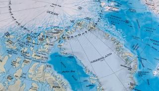 Από τη Γροιλανδία στο ελληνικό ράφι: Ο πόλεμος των δασμών και το εθνικό στοίχημα της αυτάρκειας