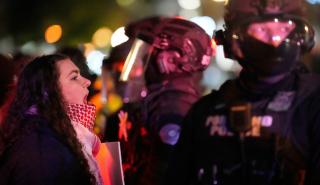 ΗΠΑ: Αδικαιολόγητο θεωρούν οι περισσότεροι πολίτες τον θάνατο της γυναίκας από πυρά της ICE