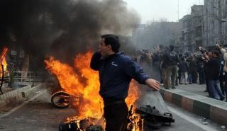 Ιράν: Ξεχειλίζει η οργή των διαδηλωτών - «Θάνατος στον Χαμενεΐ»