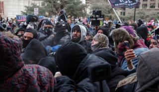 ΗΠΑ: Διαδηλωτές κατά της ICE έδιωξαν κάπου 10 ακτιβιστές της ακροδεξιάς από το κέντρο της Μινεάπολης