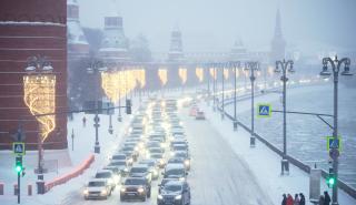 Η Μόσχα αντιμέτωπη με τις χειρότερες χιονοπτώσεις των τελευταίων δύο αιώνων