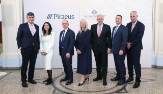 Βασιλικό Νομισματοκοπείο και Τρ. Πειραιώς παρουσίασαν τη Χρυσή Λίρα με το ελληνικό ιδιόσημο