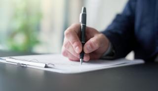 Κοινωνική Συμφωνία: Ανοίγει ο δρόμος για αυξήσεις σε μισθούς και παροχές - Ποια επιδόματα επανέρχονται