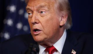 Τραμπ: «Δεν ζήτησα από τον Γουόρς να μειώσει τα επιτόκια - Εκείνος το θέλει»