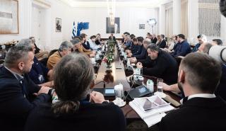 Τα είπαν με επιχειρήματα αλλά και βλάχικα οι αγρότες στον Κυριάκο - Με αέρα στις δημοσκοπήσεις, αλλά εκτός Συλλόγου η Καρυστιανού